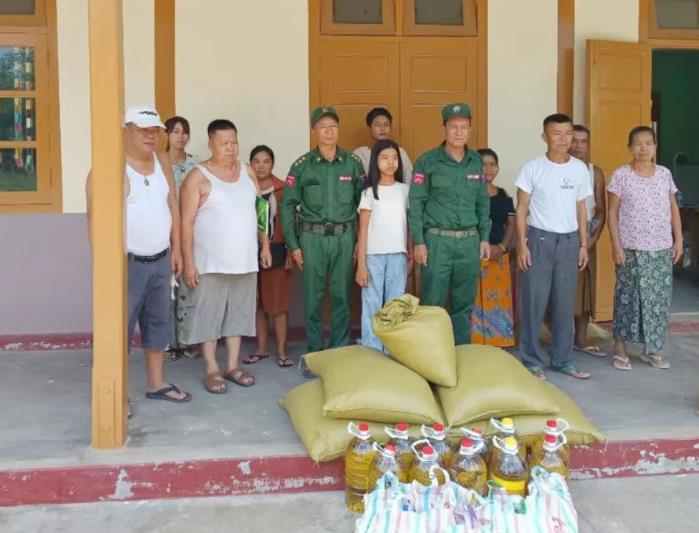 第一特区木邦县弄曼区安置百余名避战百姓