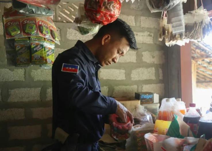 木邦县警察局开展校园环境检查整治工作